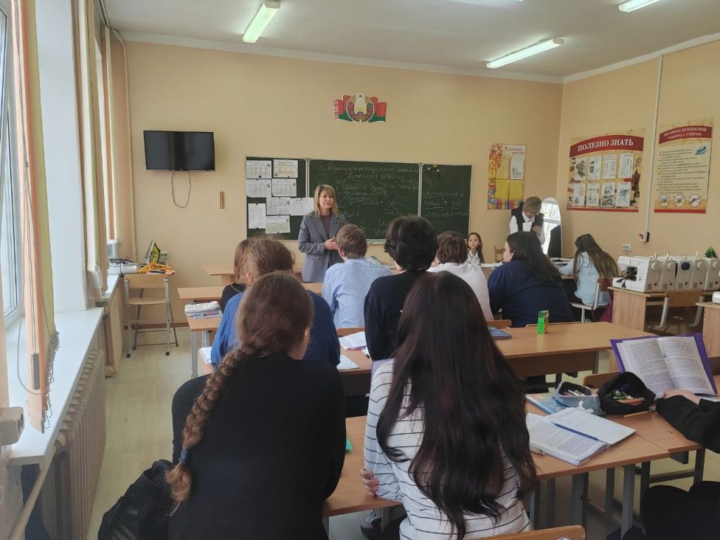 Старший следователь Орлова Ирина Петровна встретилась с учащимися и педагогическим коллективом Средней школы №7